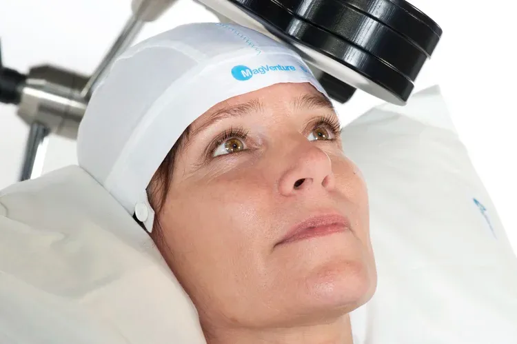 درمان افسردگی مقاوم به دارو با RTMS